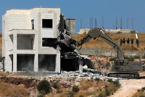 منازل ومنشآت وعقارات.. الاحتلال يهدم 376 مبنى فلسطينيًا في الضفة الغربية