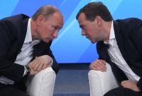 ميدفيديف حليف قوي للرئيس فلاديمير بوتين - موقع newsweek