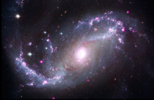 NGC 1672 هي مجرة حلزونية تصنفها وكالة ناسا على أنها حلزونية مقوسة- ناسا