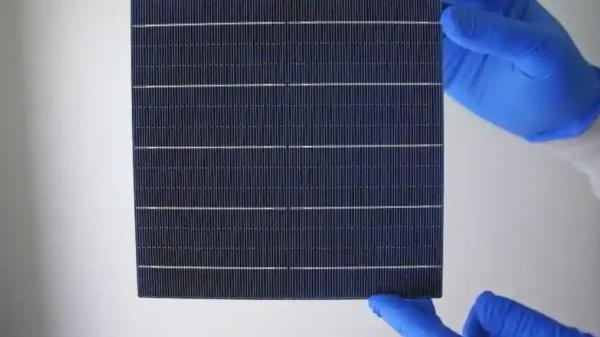 خلية لتوليد الطاقة الشمسية - مشاع إبداعي