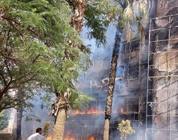 23 مصابا في حريق ضخم بمبنى حكومي بالقاهرة