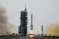 على متنها 3 رواد.. الصين تطلق سفينة الفضاء المأهولة "شنتشو - 16"