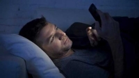 استخدام وسائل التواصل الاجتماعي في المساء يؤدي إلى اضرابات في النوم - مشاع إبداعي 