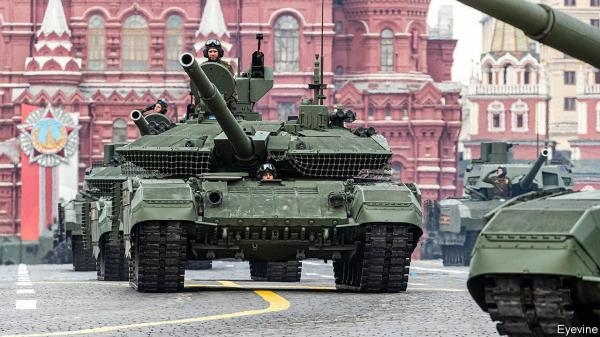 ميدفيديف متباهيًا: روسيا أنتجت أكثر من 600 دبابة هذا العام