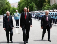 الرئيس التركي رجب طيب أردوغان خلاله توجهه لأداء اليمين في البرلمان التركي في أنقرة - د ب ا