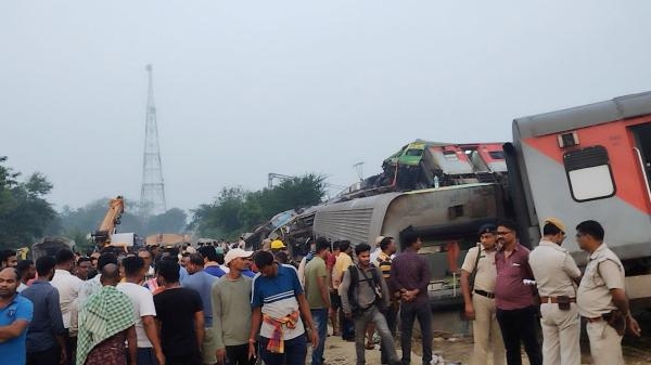 حادث مروع لتصادم قطارين في الهند - رويترز 