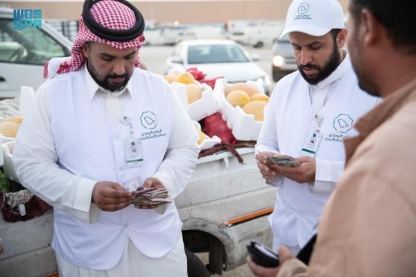 أسواق العزيزية في الرياض.. ضبط حالات اشتباه بالتستر و158 مخالفة