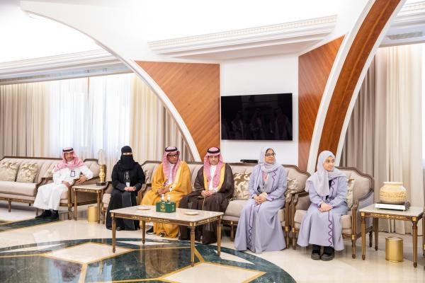 3صاحب السمو الملكي الأمير سعود بن نايف بن عبد العزيز يستقبل طلاب تعليم المنطقة الفائزين في المعرض الدولي 