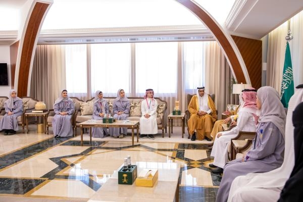 4صاحب السمو الملكي الأمير سعود بن نايف بن عبد العزيز يستقبل طلاب تعليم المنطقة الفائزين في المعرض الدولي 