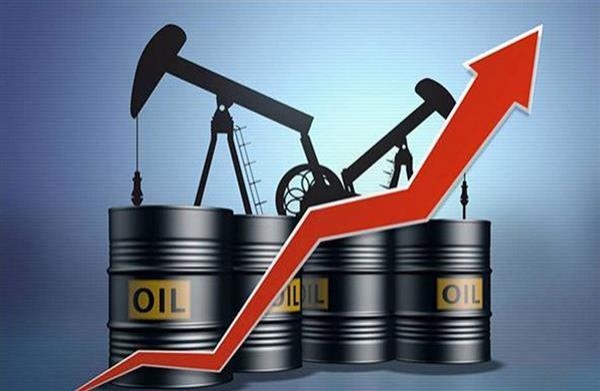 النفط يغلق مرتفعًا.. خفض الإنتاج يتغلب على مخاوف ضعف الطلب