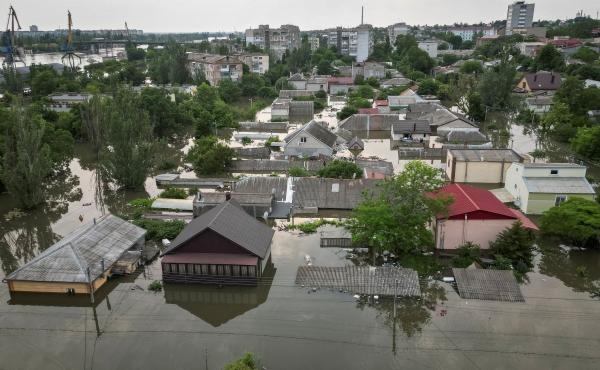 كارثة سد كاخوفكا.. غرق 14 ألف منزل وإجلاء آلاف الأشخاص