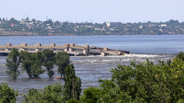بعد تدمير سد كاخوفكا.. مسؤول بارز في الكرملين يتفقد منطقة الفيضانات الأوكرانية