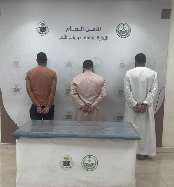 القبض على 3 مقيمين مصريين لترويجهم حملات حج وهمية