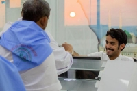 تعامل مثالي وابتسامة تعلو وجوه فريق مبادرة مكة - واس