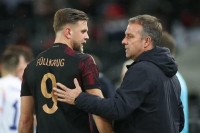 فولكروج لاعب بريمن يطلب النصيحة من مدرب المنتخب الألماني بشأن مستقبله