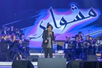 غناء وبكاء ورسالة.. أبرز لقطات حفل "مشواري" لمحمد منير في جدة