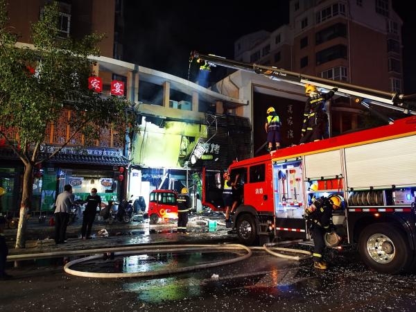 تسرب من خزان البترول المسال.. مقتل 31 شخصا في انفجار مطعم بالصين