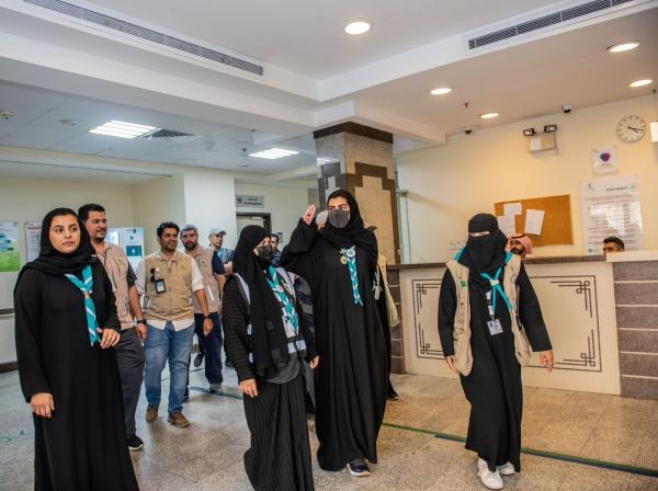 الأميرة سما بنت فيصل رئيسة لجنة فتيات الكشافة السعودية خلال جولتها - اليوم 