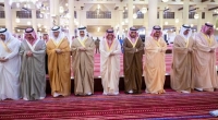 أمير الرياض يؤدي صلاة الميت على الأمير سعود بن عبد الله بن عبد الرحمن بن فيصل