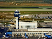 اليونان تعتزم طرح 30% من أسهم مطار أثينا الدولي للاكتتاب العام