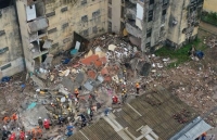 مقتل 14 في انهيار مبنى سكني والعثور على مفقودين - رويترز