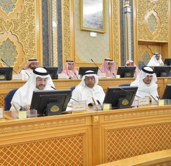 طالب المجلس بتطوير آلية معيارية لاختيار وإنتاج البرامج الإعلامية المتميزة داخلياً - تويتر مجلس الشورى
