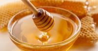 كيف يمكن التفريق بين العسل والسوائل السكرية - مشاع إبداعي