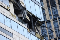 واجهة متضررة لمبنى إداري في مدينة موسكو في أعقاب هجوم بطائرة مسيرة أوكرانية - رويترز 