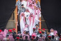 نائب أمير مكة المكرمة لحظة مغادرته لسلم الكعبة - رئاسة شؤون الحرمين