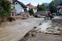 السلطات أجلت آلاف الأشخاص من منازلهم بسبب فيضانات سلوفينيا - رويترز