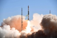 الصاروخ الصيني يحامل 5 أقمار صناعية جديدة - موقع SpaceNews