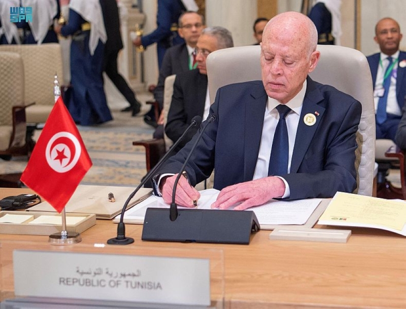 الرئيس التونسي يدعو إلى تطبيق القانون على 
