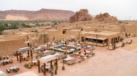 تضم البلدة القديمة متاهة من الأزقة الأثرية بين مئات المنازل المبنية من الطوب الطيني - روح السعودية