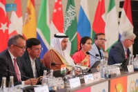 وزير الصحة فهد بن عبدالرحمن الجلاجل خلال جلسات الاجتماع - واس