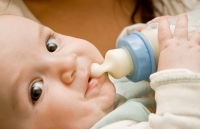 دعم حليب الأطفال حديثي الولادة - مشاع إبداعي