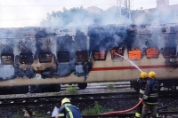 مقتل 9 أشخاص في حريق قطار بجنوب الهند - وكالات