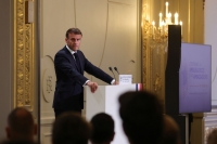  الرئيس الفرنسي إيمانويل ماكرون خلال كلمته أمام الدبلوماسيين - رويترز