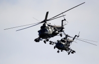 وسائل إعلام أوكرانية أعلنت مقتل 6 جنود أوكرانيين في حادث يتعلق بطائرتي هليكوبتر - رويترز