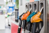 الحكومة الباكستانية رفعت أسعار البنزين بواقع 14.91 روبية- مشاع إبداعي