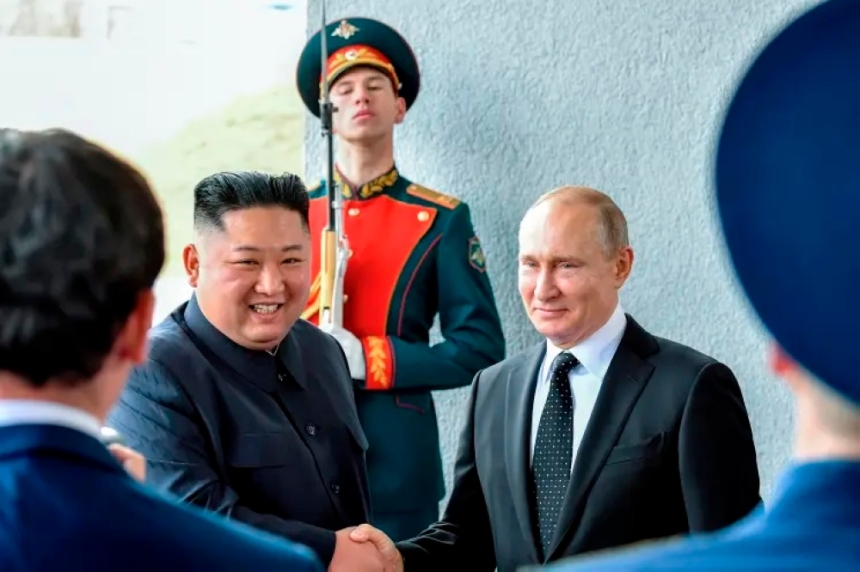 زعيم كوريا الشمالية مع الرئيس الروسي في لقاء سابق - موقع nypost