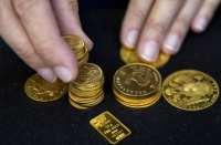 تراجع أسعار الذهب اليوم الأربعاء - رويترز
