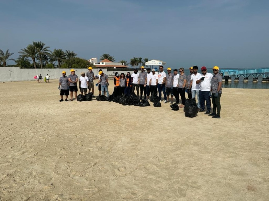 حملة تنظيف شواطئ محافظة جدة- اليوم