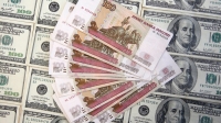 تراجع سعر صرف الدولار مقابل الروبل الروسي - موقع voa news