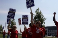 إضراب نقابة عمال السيارات الأمريكية - رويترز
