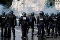 دعت العديد من المنظمات في فرنسا لمظاهرات ضد عنف الشرطة - رويترز