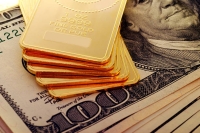 الذهب ينخفض وسط توقعات برفع أسعار الفائدة - مشاع إبداعي