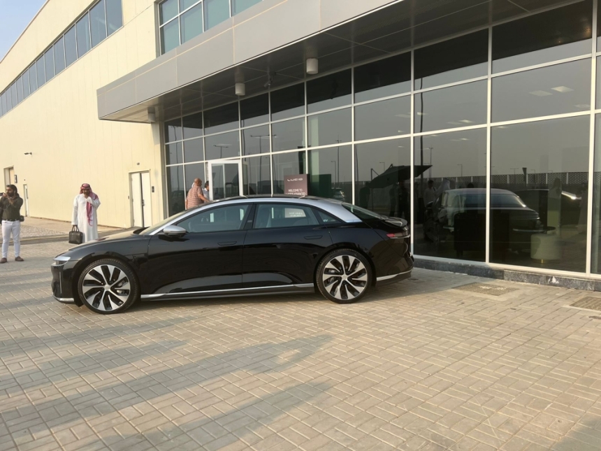 افتتاح أول مصنع للسيارات الكهربائية في المملكة - اليوم