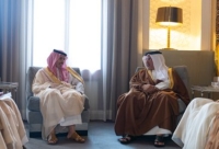 وزير الخارجية وولي عهد البحرين يستعرضان العلاقات ومستجدات الأحداث