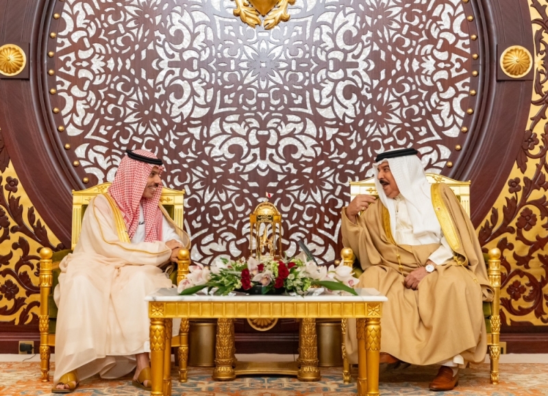 وزير الخارجية يبحث مع ملك البحرين العلاقات الأخوية التاريخية