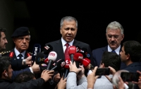 وزير الداخلية التركي يتحدث أمام وزارة الداخلية بعد هجوم بقنبلة في أنقرة- رويترز